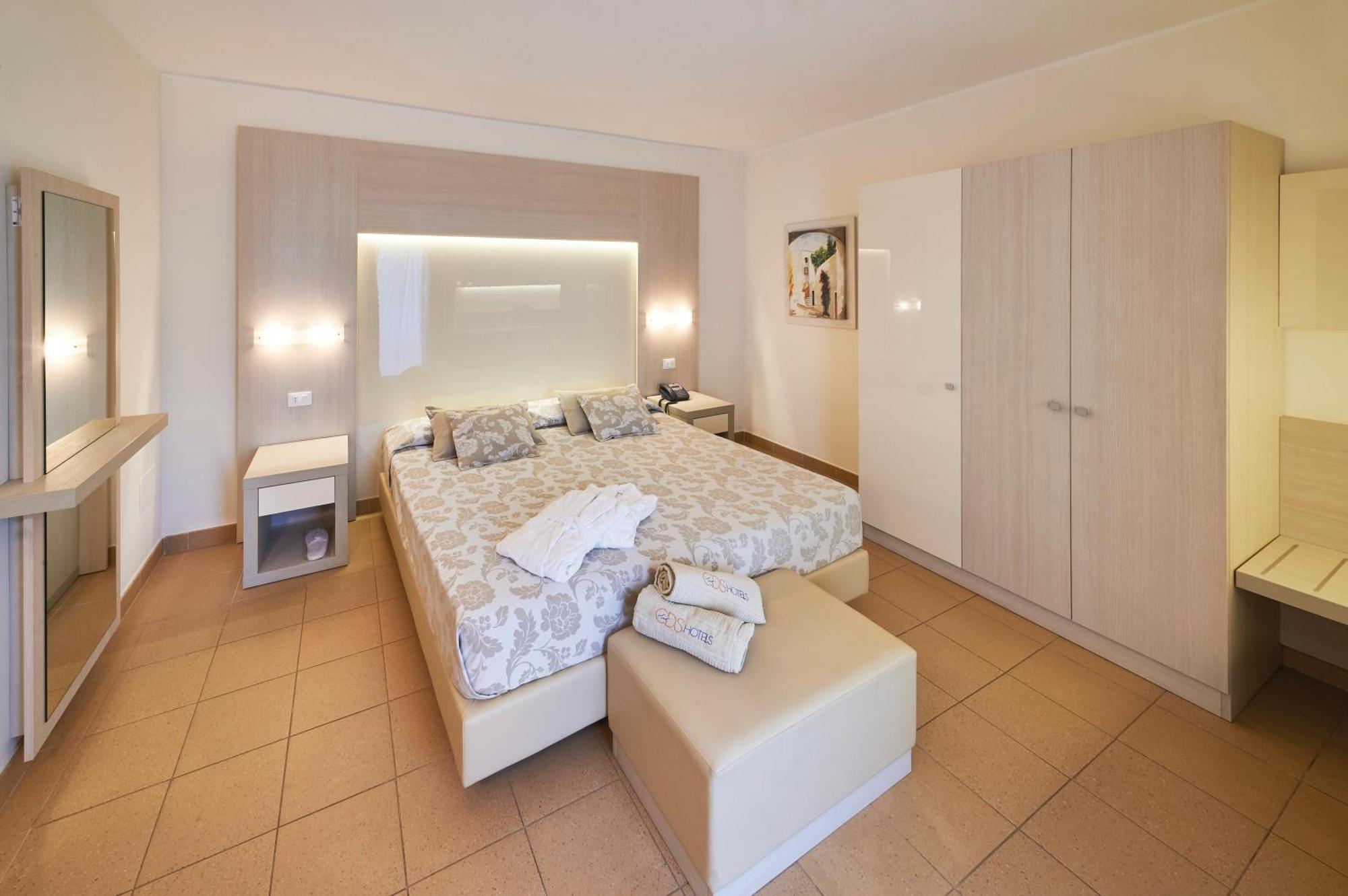 Riva Marina Resort - Cdshotels Каровиньо Екстериор снимка